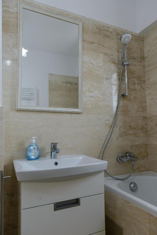 Luxury Apartments Newton By Glam Iasi Extérieur photo
