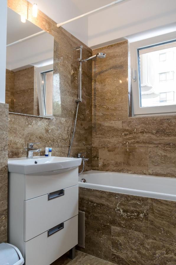 Luxury Apartments Newton By Glam Iasi Extérieur photo